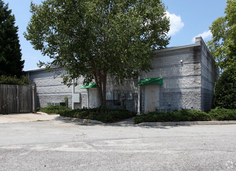 103-107 Vandora Springs Rd, Garner, NC for sale - Building Photo - Image 2 of 2