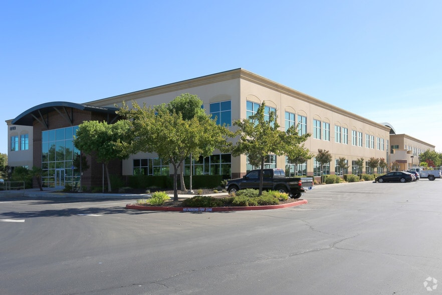 810 Vaca Valley Pky, Vacaville, CA for lease - Building Photo - Image 2 of 10