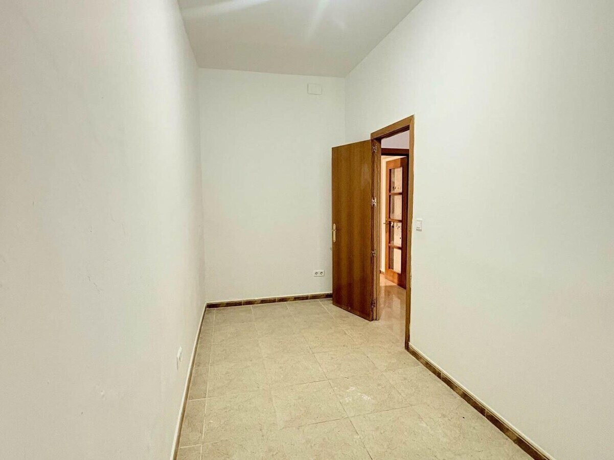 Olesa de Montserrat, BAR 08640 - Unit 1 - - Interior Photo - Image 2 of 8