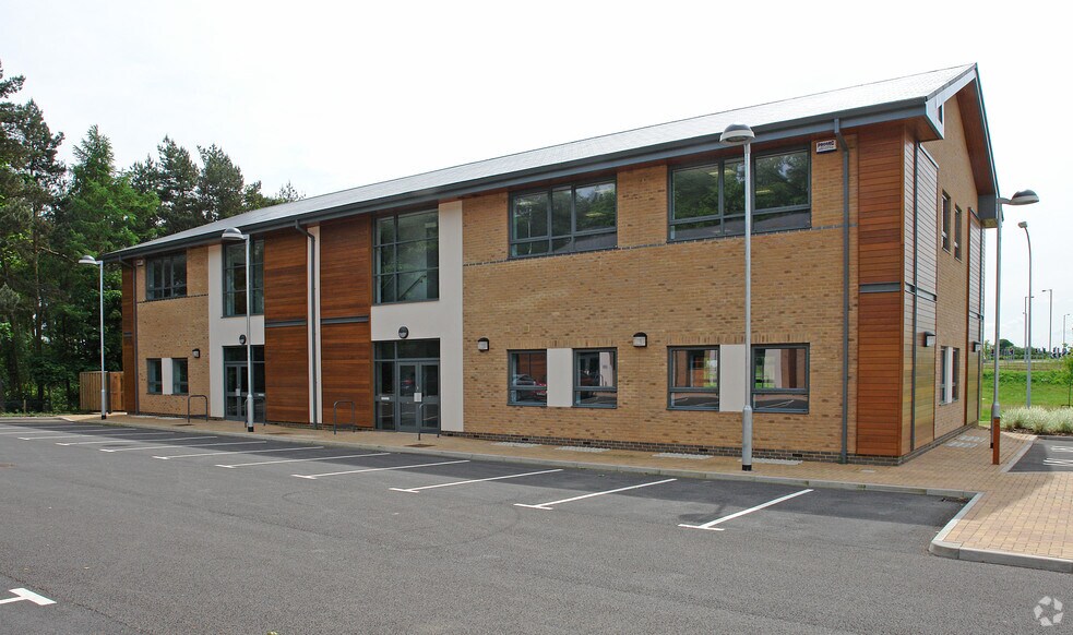 Cherry Hall Rd, Kettering à louer - Photo du bâtiment - Image 3 de 3
