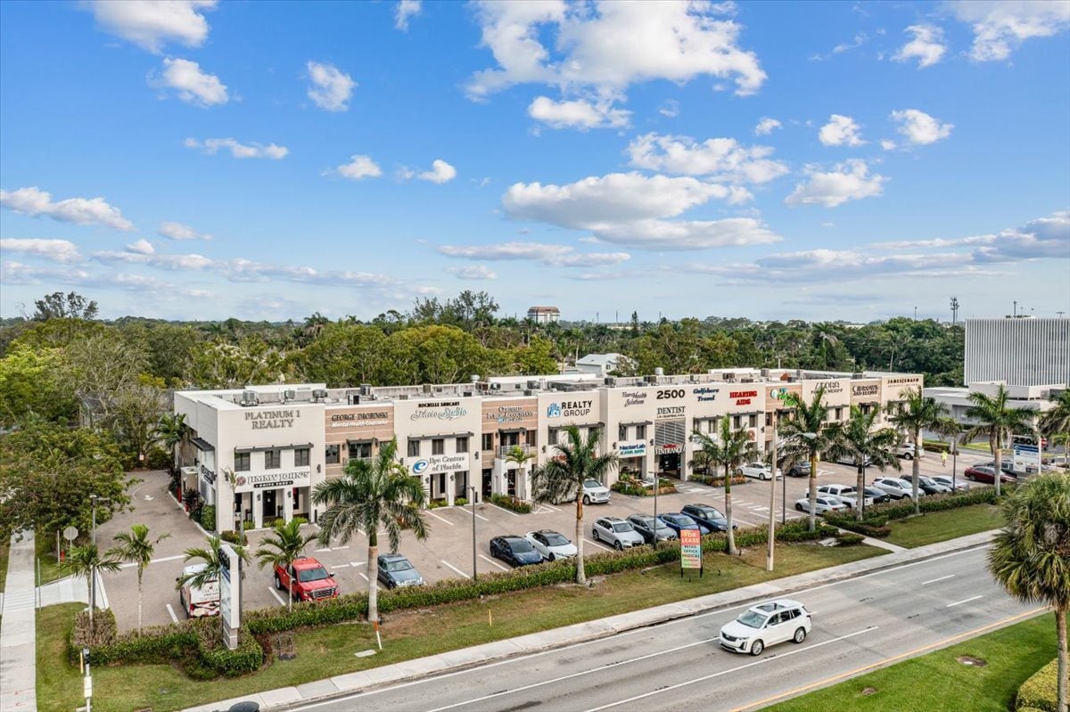 2500 Tamiami Trl N, Naples, FL for lease Building Photo- Image 1 of 18