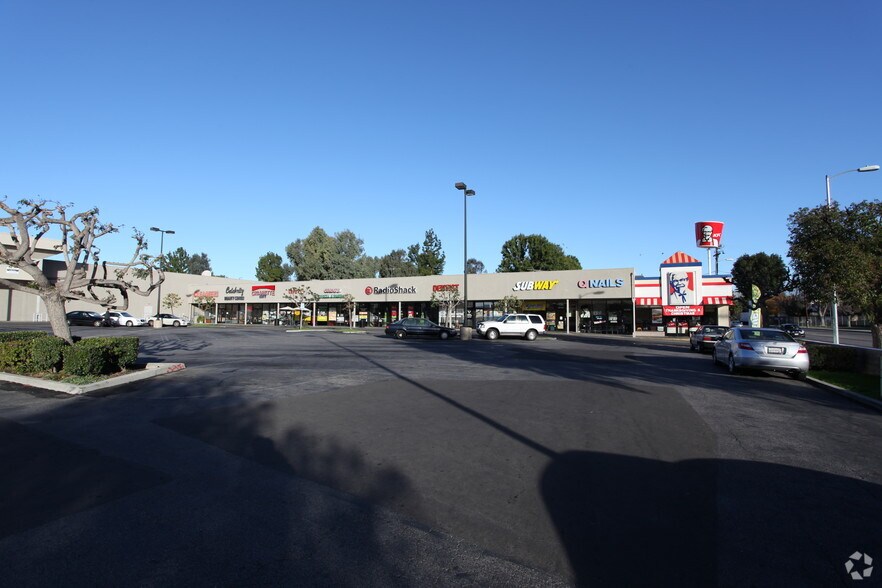 20101-20141 Sherman Way, Winnetka, CA à louer - Photo du bâtiment - Image 2 de 6