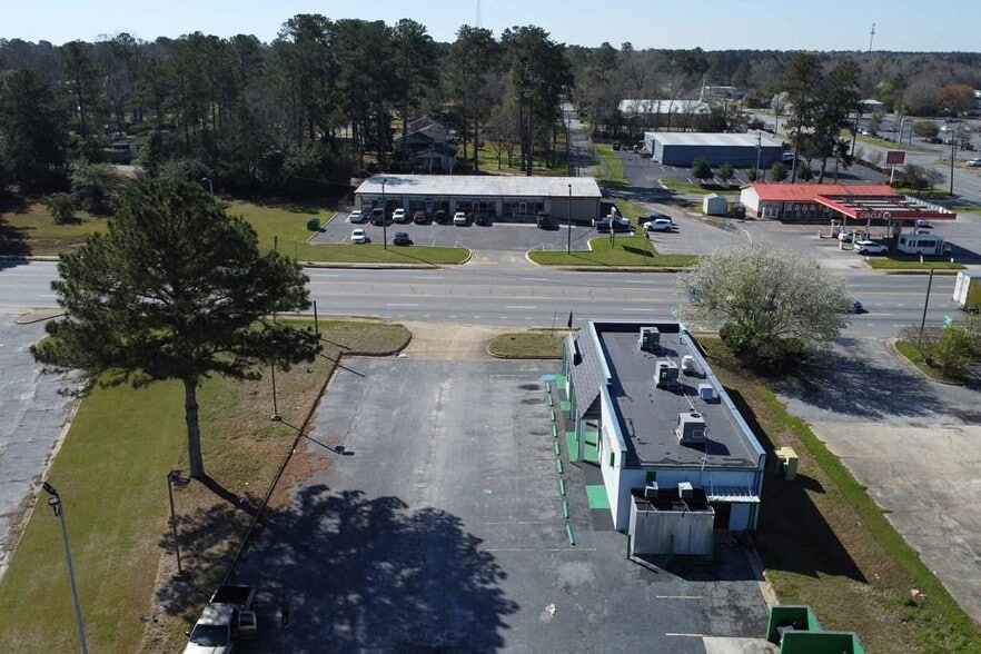 303 E Oakridge Dr, Albany, GA for sale - Building Photo - Image 2 of 9