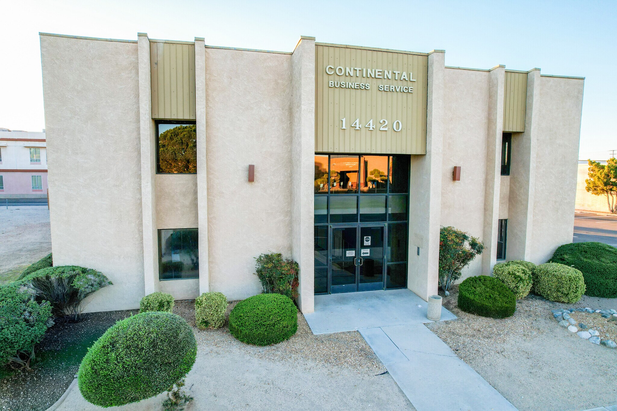 14420 Civic Dr, Victorville, CA à louer Photo du bâtiment- Image 1 de 5