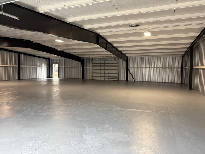 5733 Houchin St, Naples, FL for lease - Building Photo - Image 3 of 8