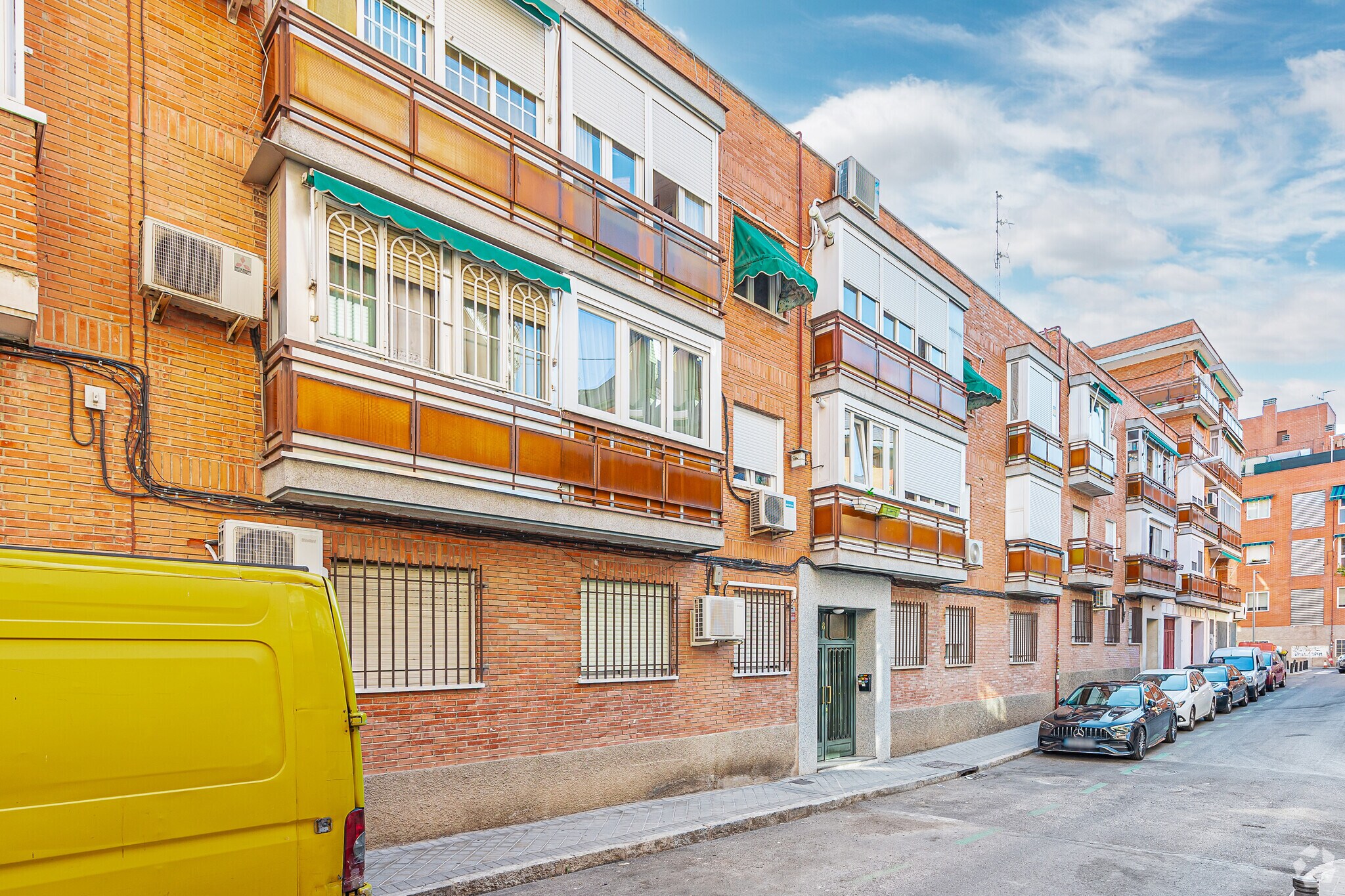 Calle de Pinos Baja, 41, Madrid, Madrid for lease Primary Photo- Image 1 of 3
