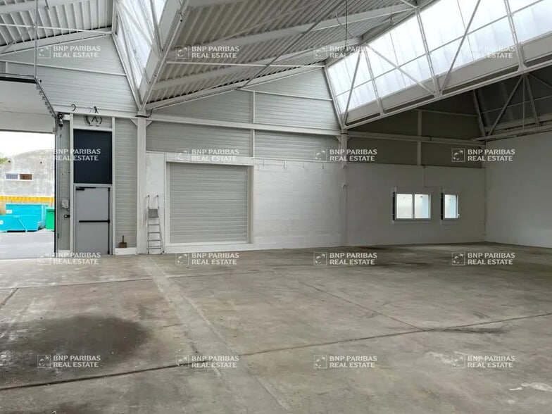 Flex in Carquefou for lease - Building Photo - Image 3 of 7