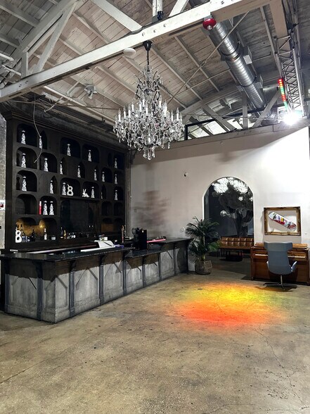 1926 E 7th Pl, Los Angeles, CA for lease - Interior Photo - Image 2 of 7