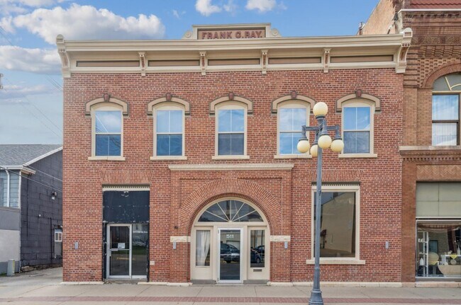 More details for 511 1st Ave, Vinton, IA - Retail for Sale