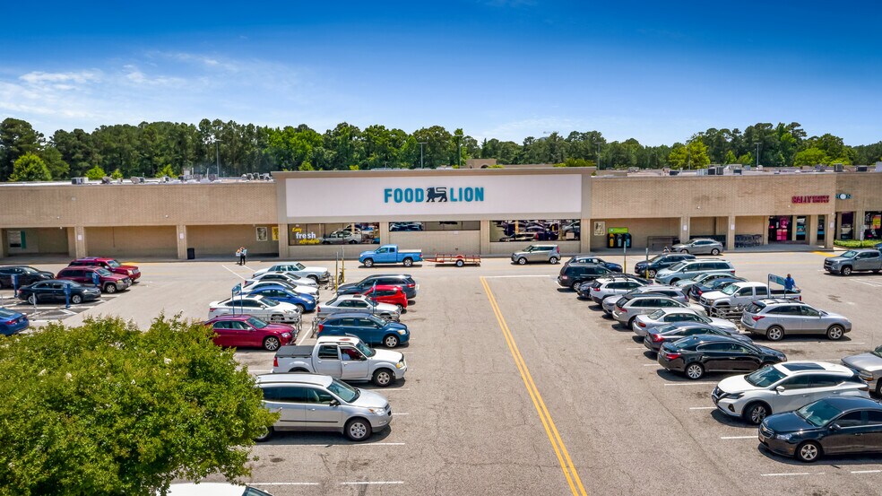 102-400 Westwood Shopping Ctr, Fayetteville, NC à louer - Photo principale - Image 1 de 22