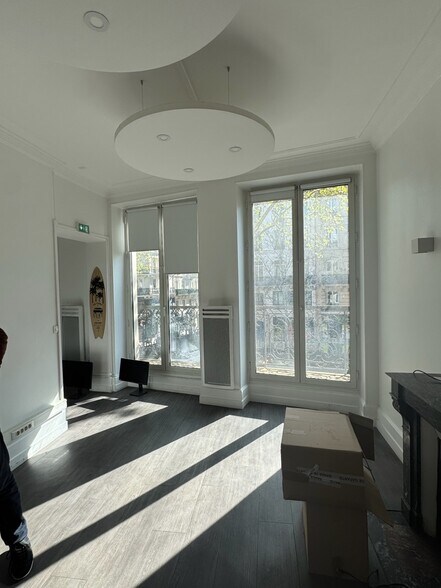 77 Boulevard De Sébastopol, Paris à louer - Photo du bâtiment - Image 3 de 8