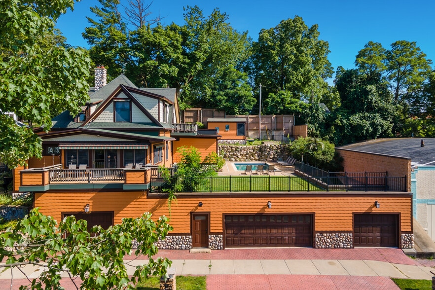 128 E Pine St, Cadillac, MI à vendre - Aérien - Image 1 de 28