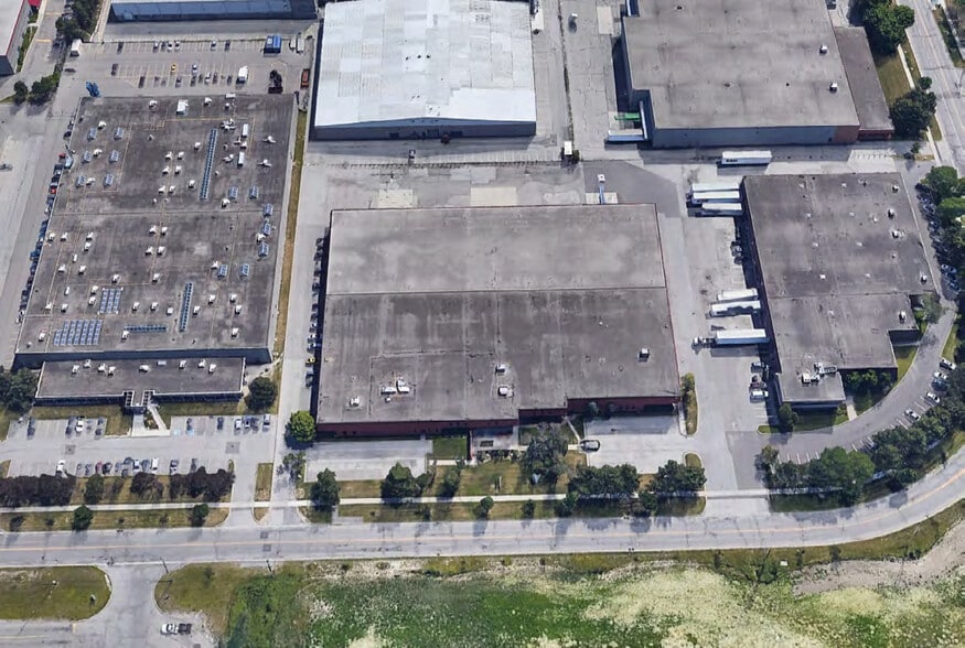 94-100 Carrier Dr, Toronto, ON for lease - Building Photo - Image 3 of 5