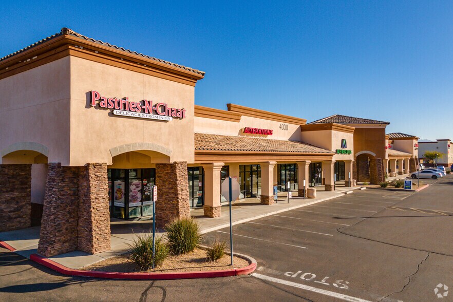 4030 E Bell Rd, Phoenix, AZ à louer - Photo du bâtiment - Image 2 de 4