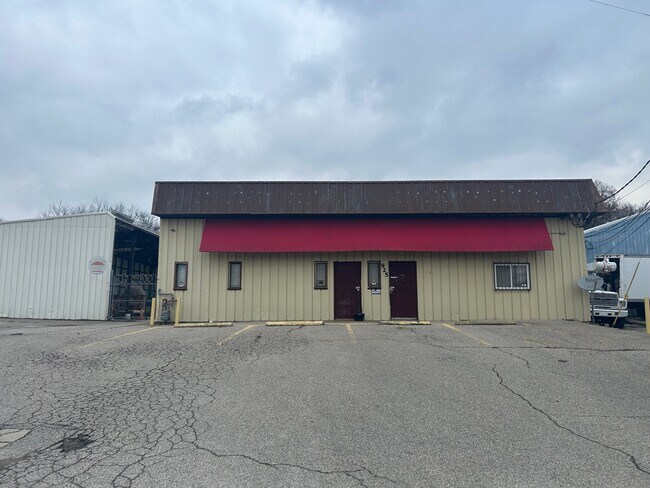 Plus de détails pour 925 Ulrich Ave, Louisville, KY - Industriel à louer