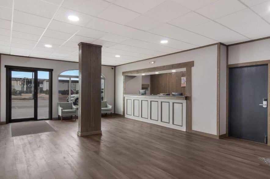 2202 Delta Dr, Scottsbluff, NE for sale - Building Photo - Image 2 of 14