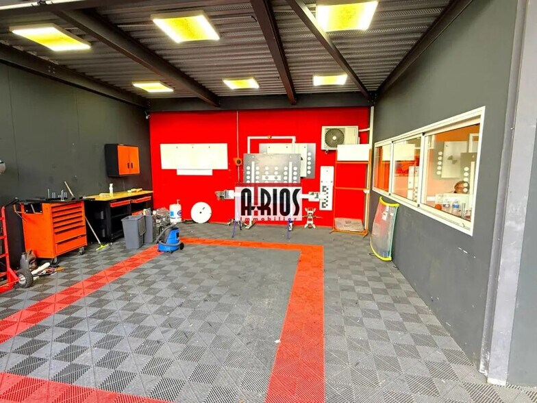 Industrial in La Farlède for lease - Interior Photo - Image 2 of 7