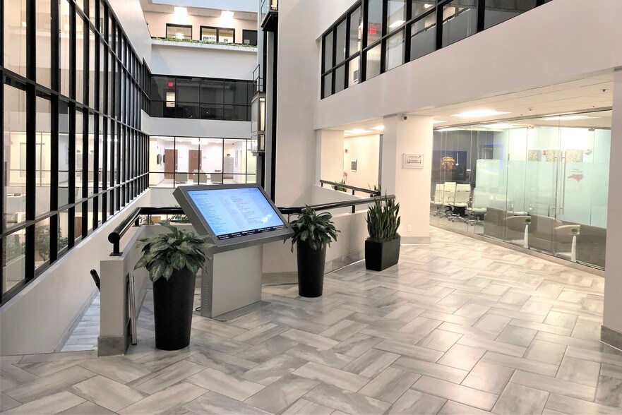 101 S Elm St, Greensboro, NC for lease - Primary Photo - Image 3 of 98