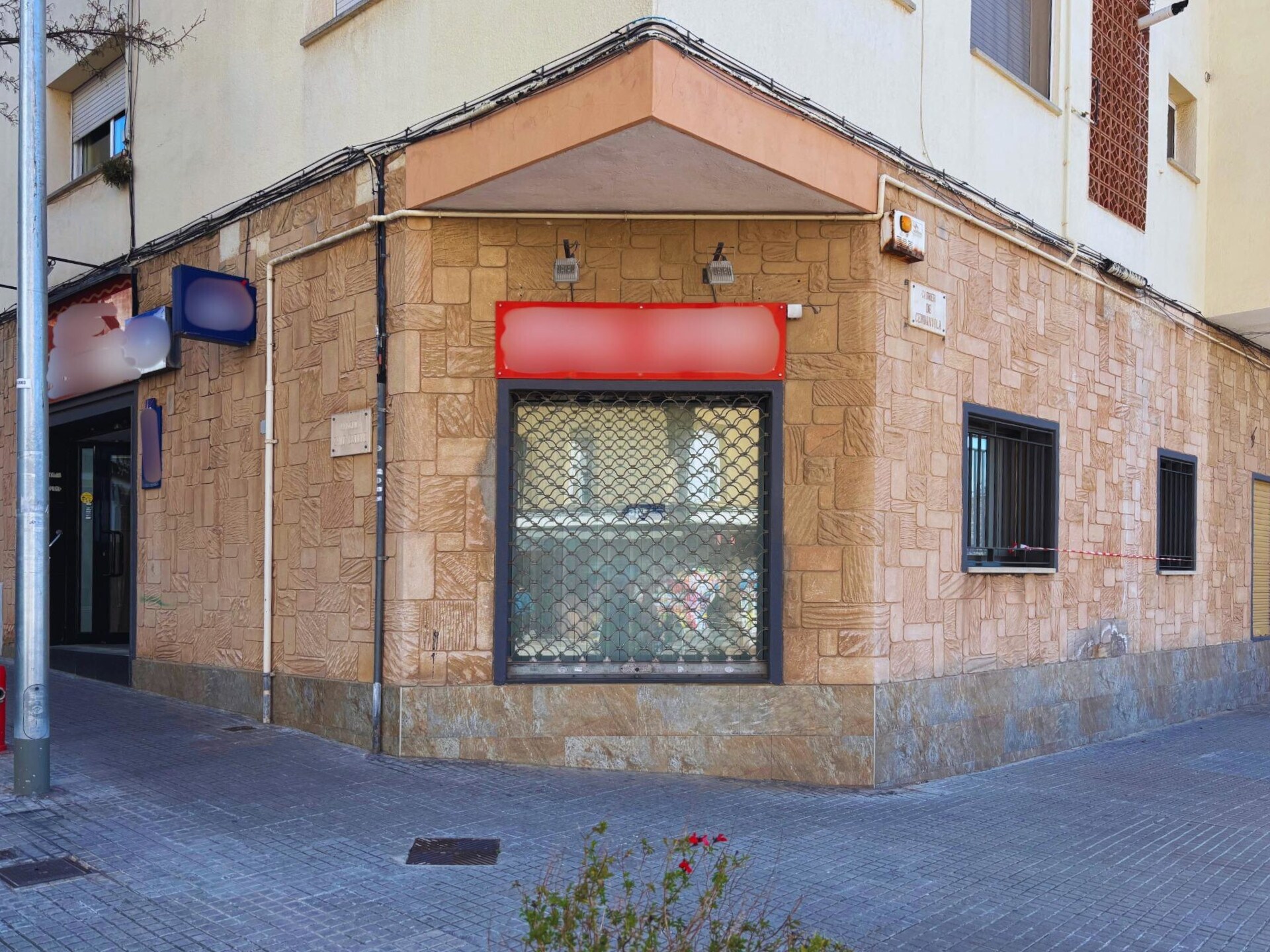 Commerce de détail dans Castellar del Vallès, Barcelona à louer Photo du bâtiment- Image 1 de 3