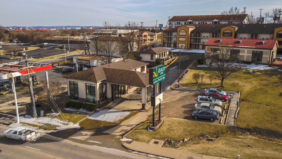 3601 Shepherd of the Hills Expy, Branson, MO for sale - Building Photo - Image 2 of 21