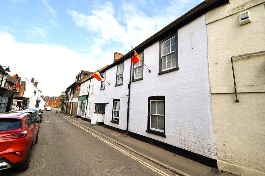 44 High St, Bagshot à vendre - Photo du bâtiment - Image 2 de 6