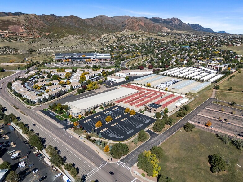 Portfolio - Garden of the Gods portefeuille de 3 propriétés à vendre sur LoopNet.ca - Aérien - Image 3 de 32