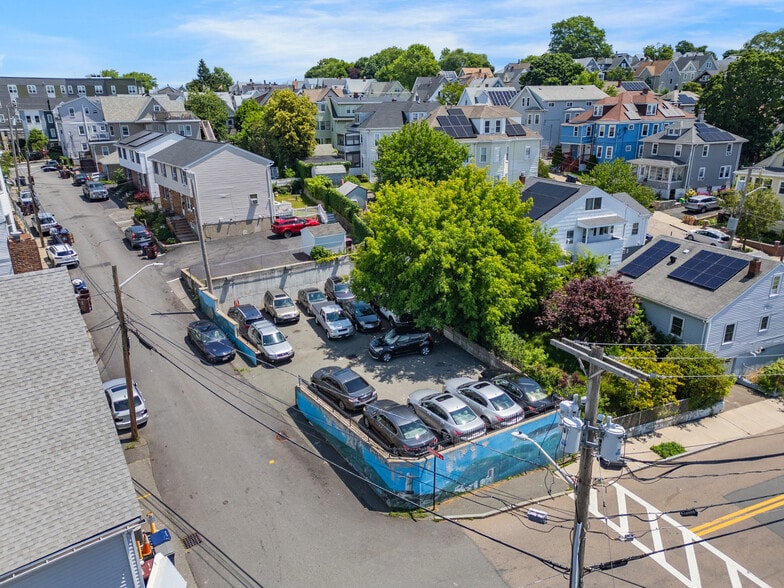 3 Gladstone Ter, Everett, MA à vendre - Photo du bâtiment - Image 2 de 5