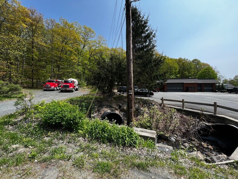 4 Teal Road, Averill Park, NY à vendre - Photo du bâtiment - Image 3 de 15