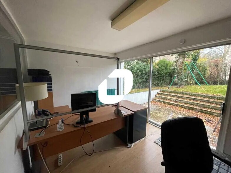 Office in Bièvres for lease - Interior Photo - Image 3 of 9