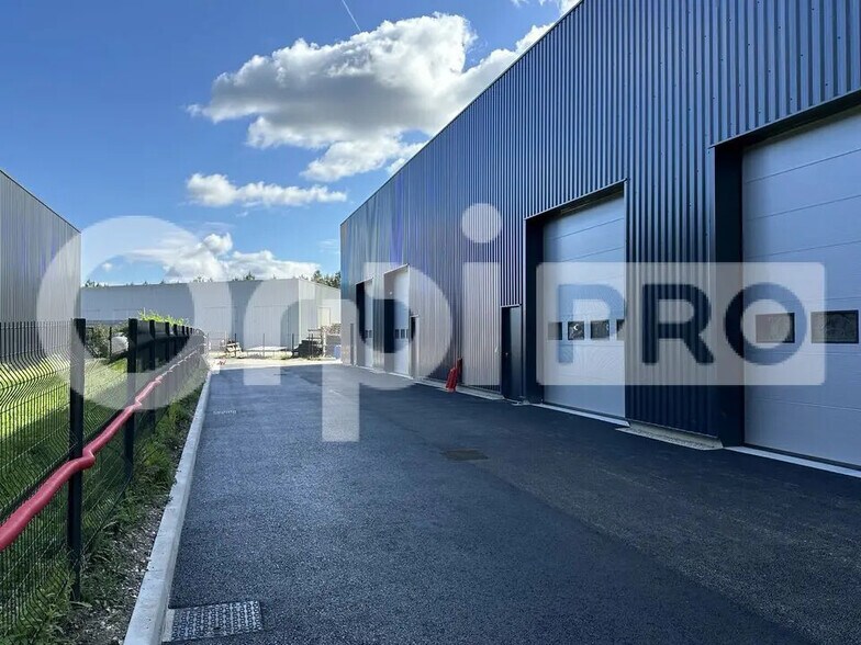 Flex dans Salaunes à louer - Photo du bâtiment - Image 3 de 8