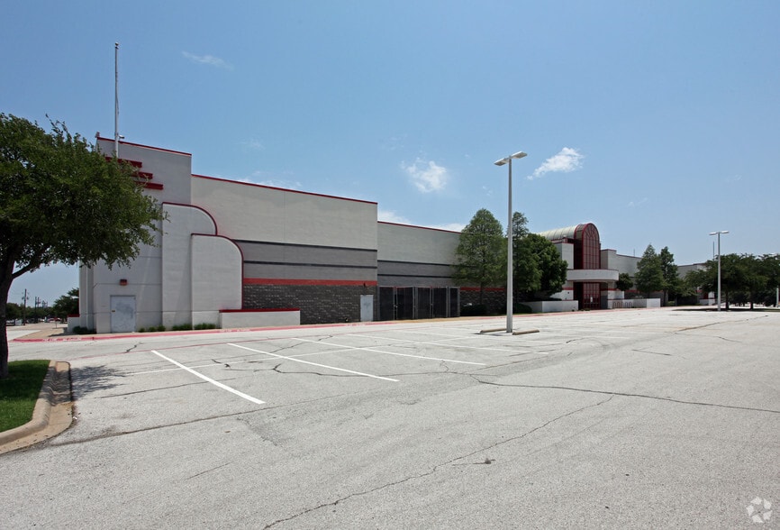 13933 N Central Expy, Dallas, TX for sale - Building Photo - Image 2 of 8