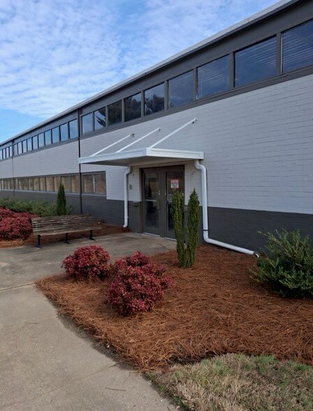 521 Milling Rd, Mocksville, NC à vendre - Photo du bâtiment - Image 3 de 9