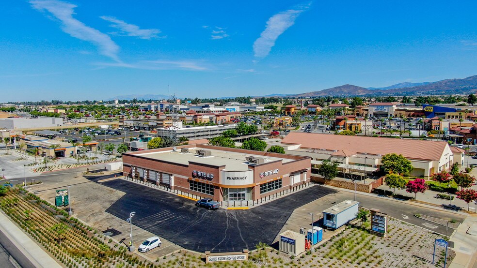 1660 E 1st St, Beaumont, CA à louer - Aérien - Image 2 de 3