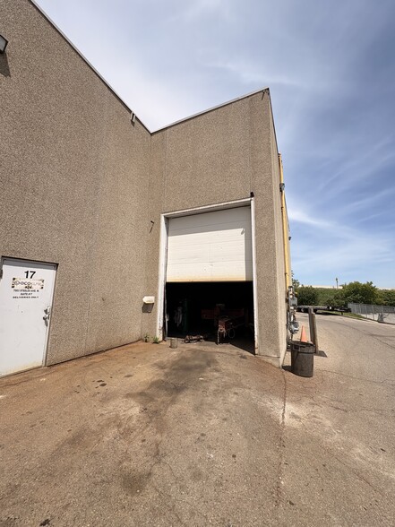 7003 Steeles Av W, Toronto, ON for lease - Building Photo - Image 3 of 3