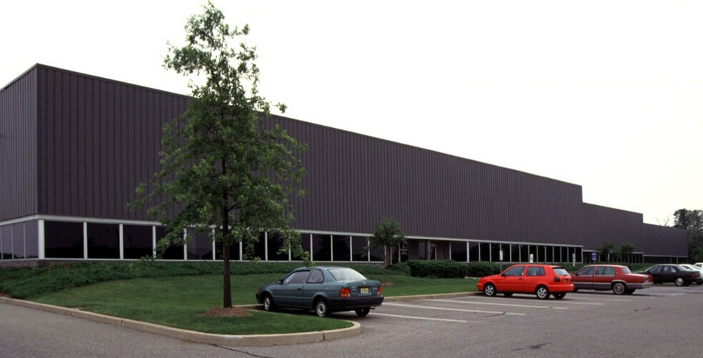 1000 Taylors Ln, Cinnaminson, NJ à louer - Photo du bâtiment - Image 2 de 9