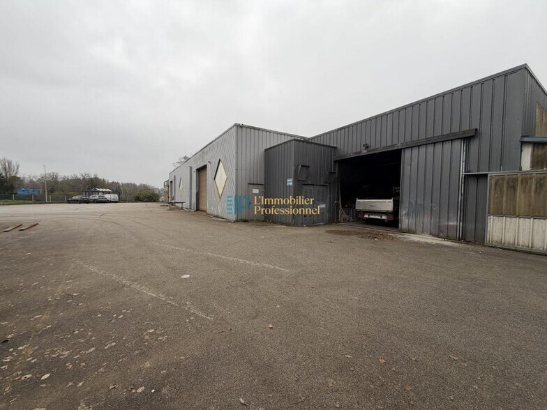 Industrial in Lorient for sale - Building Photo - Image 3 of 12