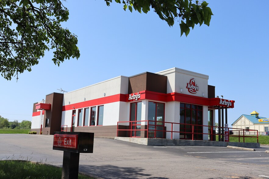3-Unit Arby's Portfolio portefeuille de 3 propriétés à vendre sur LoopNet.ca - Photo du bâtiment - Image 3 de 3