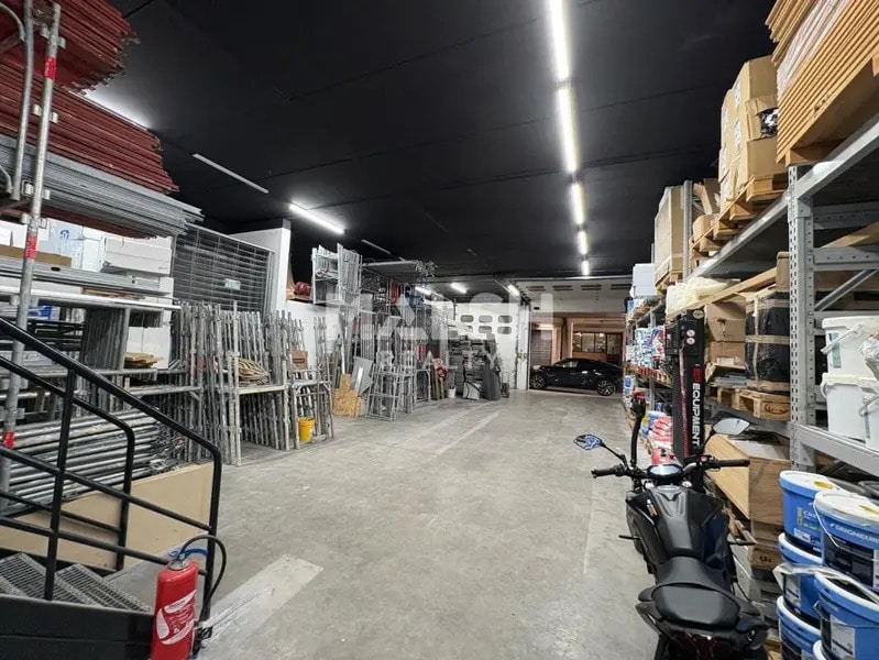 Flex in Brignais for lease Interior Photo- Image 1 of 7