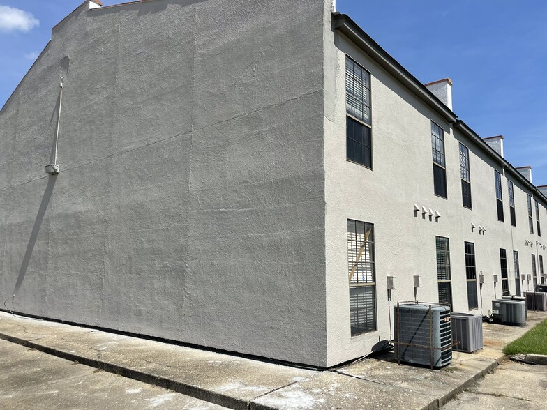 11832 Newcastle Ave, Baton Rouge, LA for lease - Building Photo - Image 2 of 21