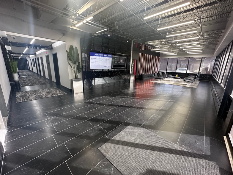 24681 Northwestern Hwy, Southfield, MI for lease - Interior Photo - Image 2 of 16