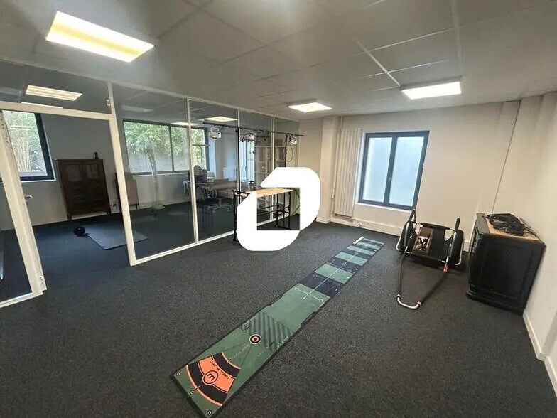 Bureau dans Rueil-Malmaison à vendre - Photo du bâtiment - Image 2 de 5