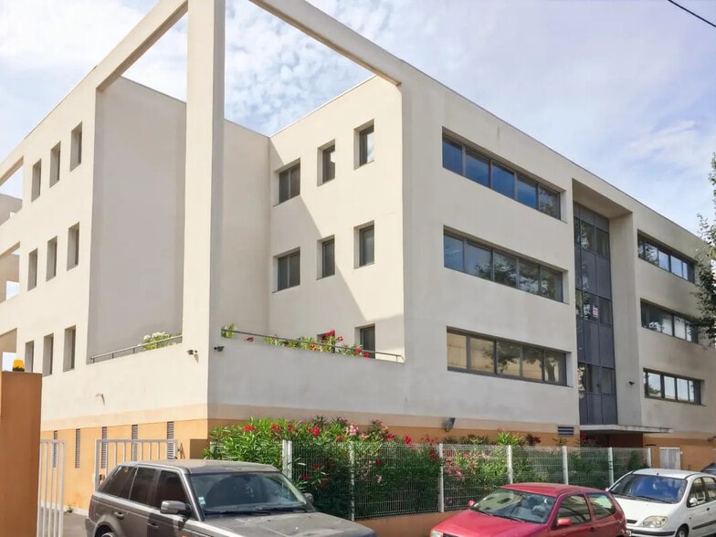 Office in Marseille for lease - Building Photo - Image 1 of 7