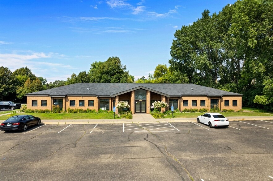 2056 Woodlane Dr, Woodbury, MN for sale - Building Photo - Image 1 of 40