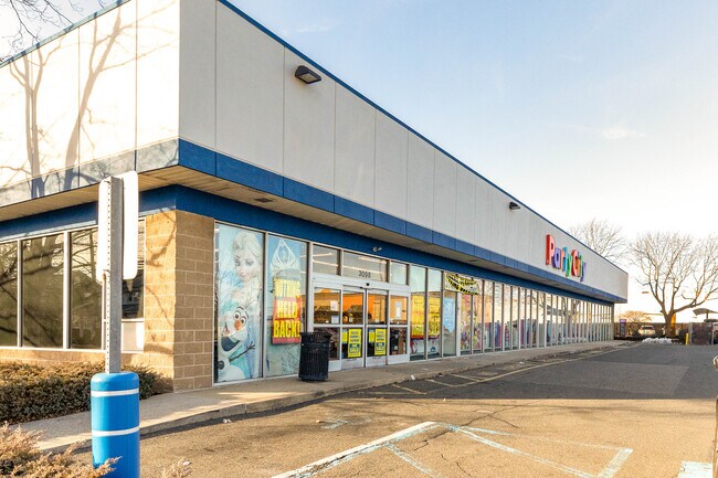 Plus de détails pour 3098 Long Beach Rd, Oceanside, NY - Commerce de détail à vendre