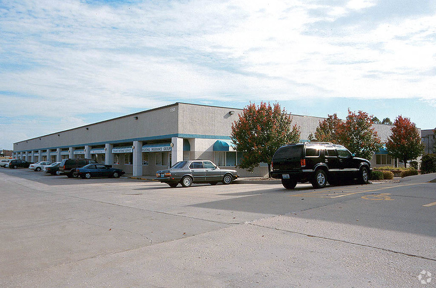 17501 E US Highway 40, Independence, MO à vendre - Photo du bâtiment - Image 1 de 1