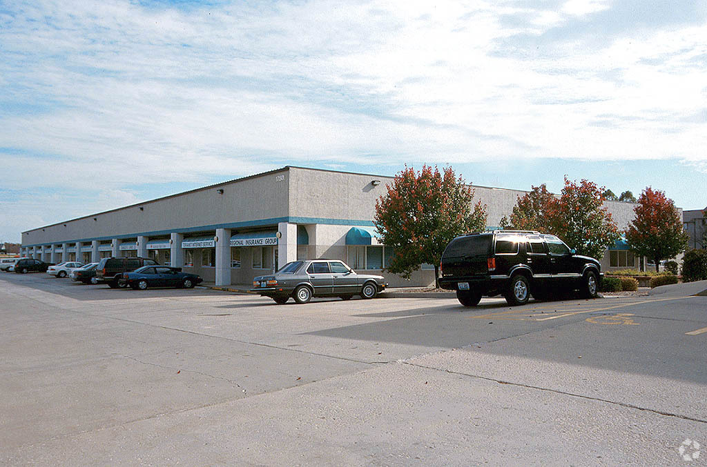 17501 E US Highway 40, Independence, MO à vendre Photo du bâtiment- Image 1 de 1