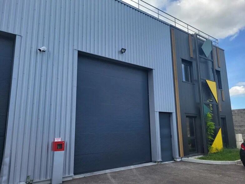 Flex in Saint-Priest for lease - Building Photo - Image 2 of 7