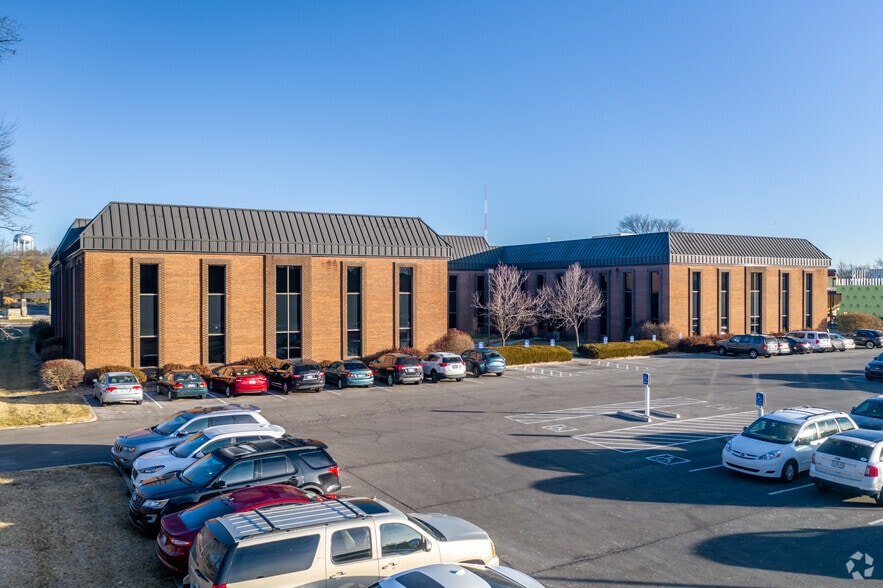 4121 W 83rd St, Prairie Village, KS for lease - Building Photo - Image 3 of 17