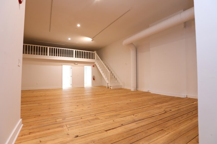 328 Wall St, Kingston, NY à louer - Photo du bâtiment - Image 3 de 52