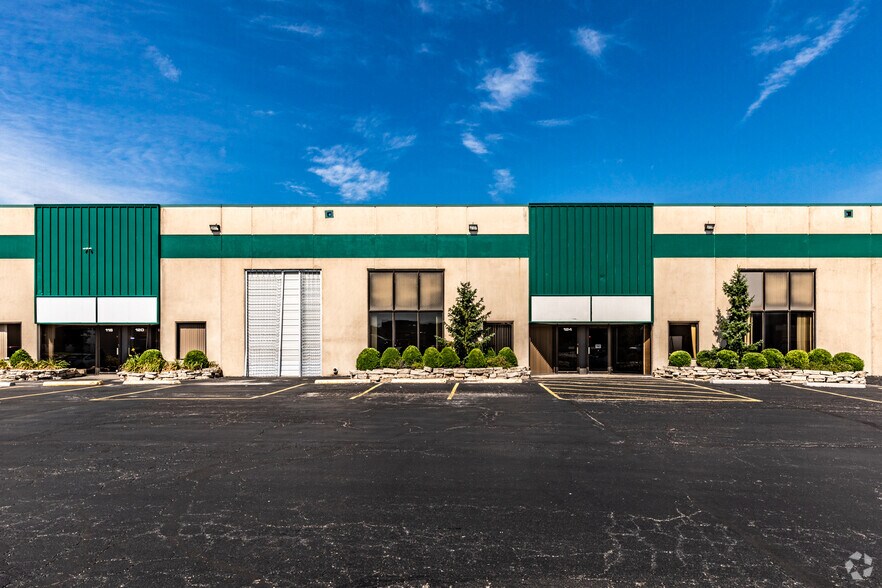 100-130 NW Business Park Ln, Riverside, MO à louer - Photo du bâtiment - Image 2 de 6
